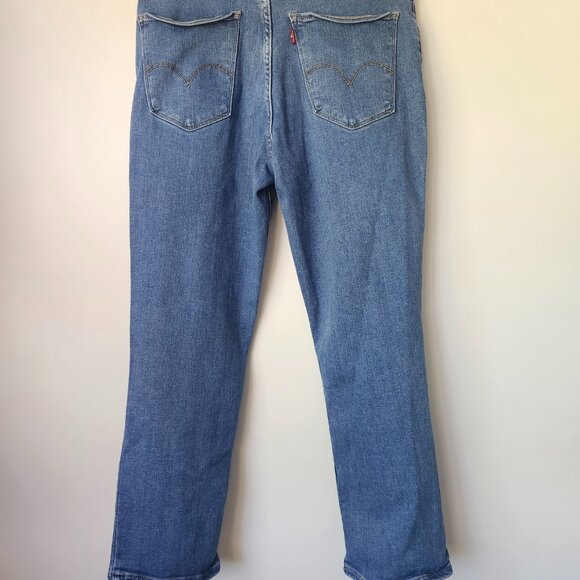 Levi's Women's 724 High Rise Straight Crop Jeans Size 30	Blue Denim - Picture 3 of 5